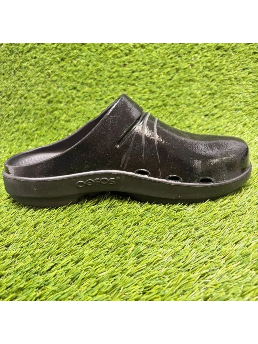 OOFOS OOcloog Luxe Mens Size 8 Black Beach Outdoor Slip On Recovery Sandals